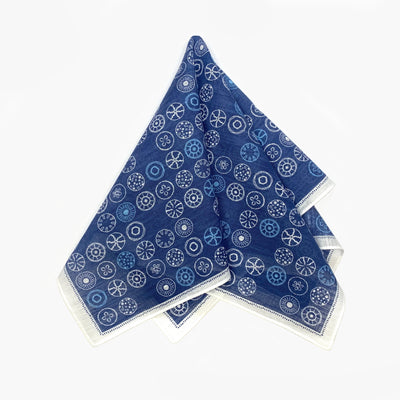 A light bandana - ruri pulled in the center and splayed.